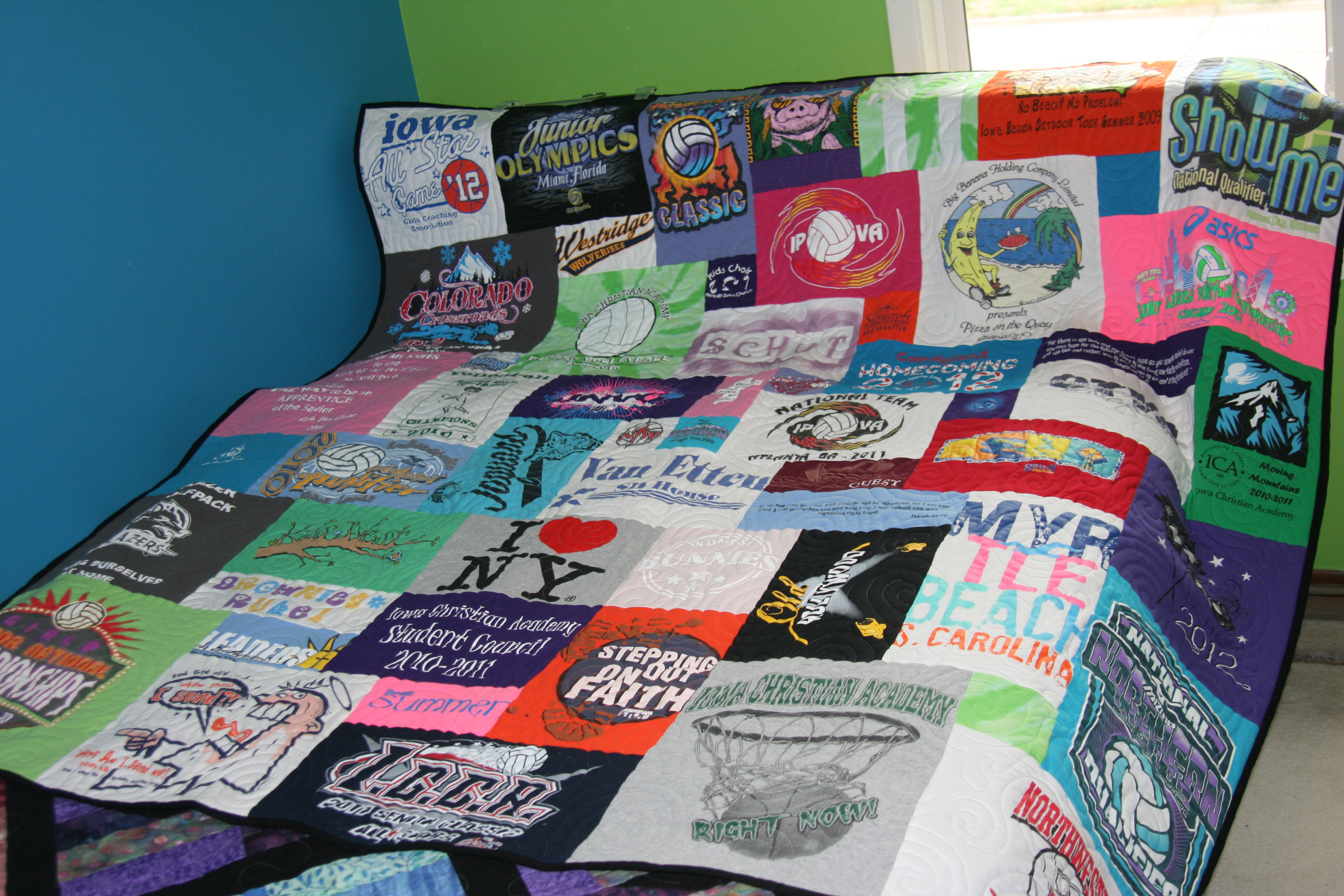 An Awesome Tshirt Quilt For A Dorm Bunk Bed An Awesome Tshirt Quilt For A Dorm Bunk Bed